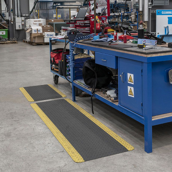 Durable Vinyl Surface Anti-Slip Comfortable Mat For Dry Heavy Duty Use