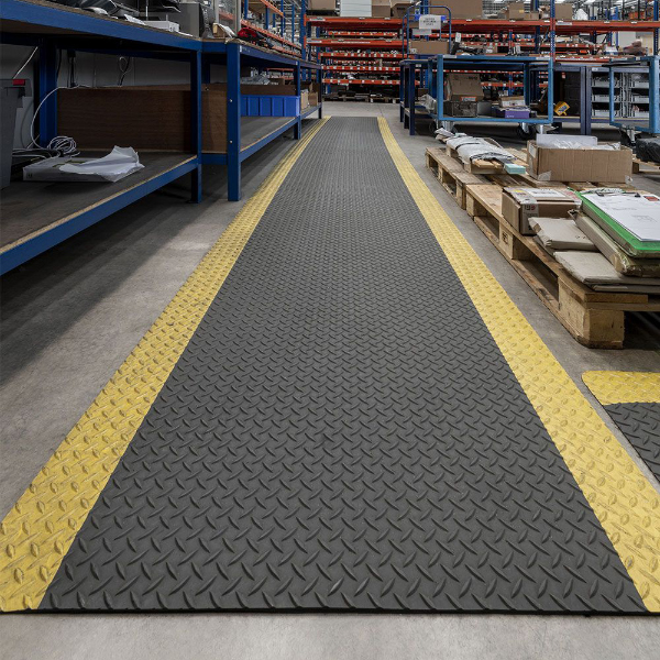 Durable Vinyl Surface Anti-Slip Comfortable Mat For Dry Heavy Duty Use